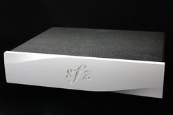 �X�t�H���c�@�[�g�A����ʑ��m�C�Y�̃��r�W�E�����U����̗p�����}�X�^�[�N���b�N�uPMC-Norma�v