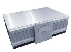 IsoTek�A12���̏o�͂�������d���R���f�B�V���i�[�uEVO3 NOVA�v�B100���~