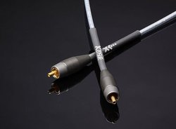 Ansuz Acoustics�A�g�@�B�I���萫��ǋy�h�����I�[�f�B�I�P�[�u���uX-series�v