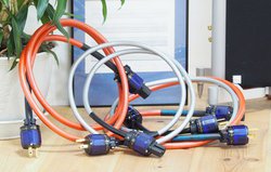 IsoTek�A�d���P�[�u���������������B�uEVO3 Optimum�^Sequel�v�̓��{�d�l���f��