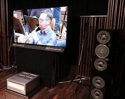 ���E���A4K���n�C���]�̃C���^�[�l�b�g���C�u�X�g���[�~���O��̌��I�x�������E�t�B�������t����{��