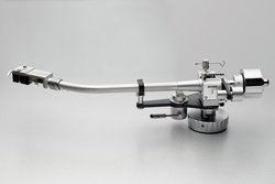 �T�G�N�A�_�u���i�C�t�G�b�W�����g�[���A�[�����ŐV�Z�p�ŕ����������uWE-4700�v�B119���~