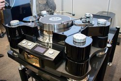 TechDAS�A�d��350kg�̊��̓^�[���e�[�u���uAir Force ZERO�v�B4,000���~���x��������