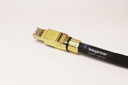 �e���K�[�g�i�[�A�ی^�R�l�N�^�[�Ɉ�V����LAN�P�[�u���uMFP8 IE GOLD�v