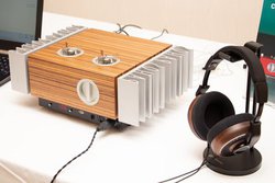 ���w�b�h�t�H���Ձ��C�^���A��PATHOS��chario�̖��͂��A�w�b�h�z�����X�s�[�J�[�ŏЉ�