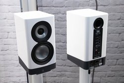 ��HIGH END��ELAC�A����300W�A���v���ڂ̃A�N�e�B�u�X�s�[�J�[�uNavis�v�^JET���ڐV���f���uCarina�v