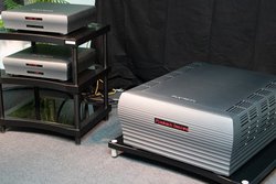 ��HIGH END��Playback Designs �A��130kg�̋���A���v���Q�l�o�W�^Ayre�A�l�b�g���[�N�Ή�CD�v���[���[�uCX-8�v