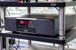 ��HIGH END���}�[�N���r���\������VSACD�v���[���[�uNo.5101�v�B�l�b�g���[�N�Đ��@�\������