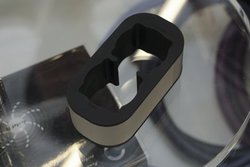 ��HIGH END���t���e�b�N�A�Ǝ��f�ށuNCF�v�̗p���f������Ĕ�I�B���W���̓d���A�N�Z�T���[��