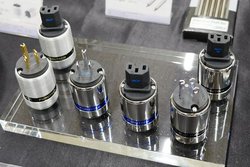 ���A�i���O�I�[�f�B�I�t�F�A���t���e�b�N�A�ŐVNCF�A�N�Z�T���[��W���^���R�[�h�N���[�j���O���i���[��