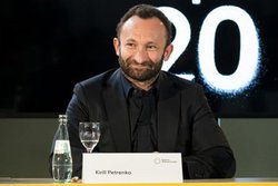 �V��Ȏw���҃L�����E�y�g�����R�A�x�������E�t�B���Ƃ̍ŏ��̃V�[�Y�������