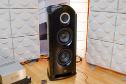 TAD�A�g�i�����[���h��ڎw�����V�t���O�V�b�v�uTAD-R1TX�v�B�V���؍H�ƃG���N���[�W���[�������J��