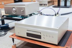 �f�m���A�g�R�X�g��J�����Ԃ�x�O���h �̃t���O�V�b�vSACD���v�����C���uSX1 LIMITED�v