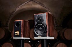 �\�i�X�E�t�@�x�[���̍ŐV�uELEKTA AMATOR�v�Ȃǂ�������u�m�A�E�n�C�t�@�C�t�F�X�^�v�A9��21���J��