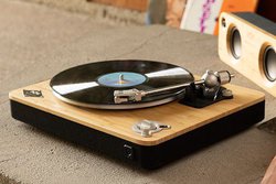 House of Marley�ABluetooth�Ή��̃x���g�h���C�u�����R�[�h�v���[���[�uStir it Up Wireless�v