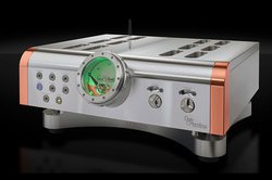 Dan D�fAgostino�A�ŐV�Z�p�œ������V�����v���A���v�uMOMENTUM HD PREAMPLIFIER�v