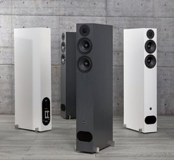 PMC�A�Ǝ��\���̗p�̃��j�^�[�X�s�[�J�[�ufact�E8 signature�v��11�����{��蔭��