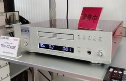 �����n�C�G���h���g���C�I�[�h�A�ŐV�^���CD�v���[���[�Ƒn��25���N�L�O���f����g�ݍ��킹�f��