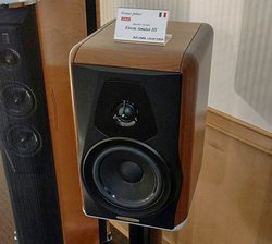 �����n�C�G���h��Sonus Faber�uElecta Amator III�v��Soulution�Ȃǃn�C�G���h�V�X�e���ɓ��킢