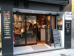 JBL�ƃf�B�X�N���j�I���^�c�J�t�F�udu cafe�V�h�v�����Ԍ���R���{�B�X���X�s�[�J�[���uL100 Classic�v��