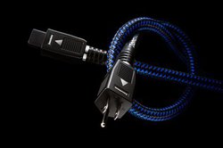 Zonotone�̍ŏ�ʓd���P�[�u���u7NPS-Shupreme 1�v��3m���ڃ^�C�v�B���ʌ���