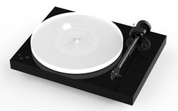 Pro-ject�A�x���g�h���C�u���^�[���e�[�u���uX1�v�B�n�ƃ��f���uPro-Ject 1�v���n�̌�p�@