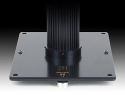 KRYNA�A�V�X�s�[�J�[�X�^���h�uStage II�v�B�ŐV�������ʂ𐷂荞�ݐ��\����