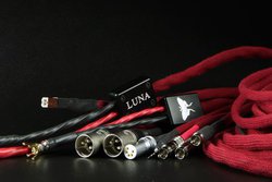 �A�C���b�N�X�A�J�i�_�̃P�[�u�����[�J�[�uLUNA CABLES�v��舵���𔭕\�B���ЊJ����Neo Vintage�����̗̍p�P�[�u���Ȃ�