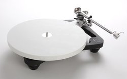 Rega�A�A�i���O�v���[���[�gPlanar�V���[�Y�h��ʋ@�uPlanar10�v�B�V�J���g�[���A�[���uRB3000�v�𓋍�