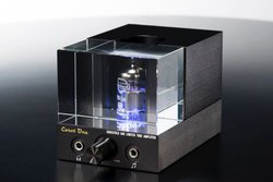 Carot One�A�g�����h�v�����C���uERNESTOLO 50k LIMITED�v�B�^��ǂƃI�y�A���v�Ƀ��B���e�[�W�i���̗p