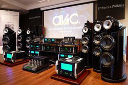 �A�o�b�N�AMcIntosh���A���v�S���C���i�b�v����݁BClassic�n�ԓ��X�ȂǑS4�X�܂ɂĎ����W��