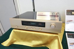 ���I�[�f�B�I�t�F�X�^�E�C���E���É����A�L���t�F�[�Y�V�t�H�mEQ�uC-47�v���E����I�B�g���C�I�[�h�̃A���v��r������