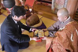 �i�K�I�J�A�g���R�[�h�j�̓��h�ɒ����̉��y���ɂāu���R�[�h�j���{�v�����{