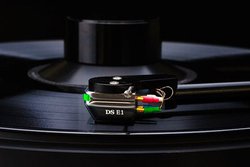 DS Audio�A���J�[�g���b�W�uDS-E1�v�⏜�d�A�C�e���uION-001�v�Ȃǐ��i�𖳗��ݏo�B4/1����