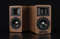 AIRPULSE�AXMOS�R�A���ڃA�N�e�B�u�X�s�[�J�[�uA80�v�B�v���p��A�t�B�[���h�̃m�E�n�E�𔽉f