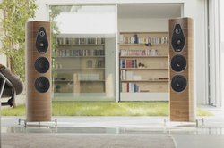 �\�i�X�E�t�@�x�[���A�V�X�s�[�J�[�V���[�Y�uOlympica NOVA�v�B��{�R���Z�v�g���p�����Ȃ��烊�f�U�C��