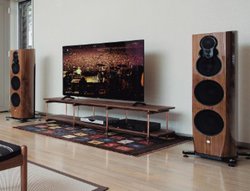 LINN�AEXAKT�w���Ŋg�����W���[���ȂǍő�25���~�I�t�̃L�����y�[��