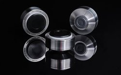 �E�B���\���E�I�[�f�B�I�A�ŐV���U�f��V-�}�e���A���̗p�̃C���V�����[�^�[�uPedestal Isolation�v