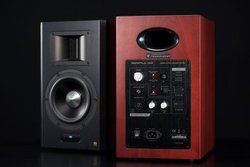 AIRPULSE�A�t���O�V�b�v�A�N�e�B�u�X�s�[�J�[�uA300PRO�v�B�����z���܂ō��i�ʃp�[�c��ǋ�