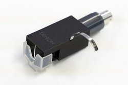 �f�m���A�uDL-103�v�{���̐��\���̌��ł���110���N�L�O�Z�b�g�uDL-A110�v