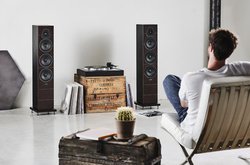 �\�i�X�E�t�@�x�[���A�V�G���g���[�X�s�[�J�[�uLumina�V���[�Y�v�B�u�b�N�V�F���t�͐Ŕ�10���~�؂�