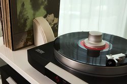 �}�[�N�E���r���\���̃A�i���O�v���[���[�uNo.5105�v�o��B5000�ԃV���[�Y��3�e