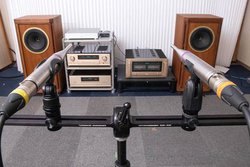 JBL�AB&W�ATANNOY�ق��l�C�X�s�[�J�[10���f���̔�r���������YouTube�ɂČ��J���B�]�_�Ƃɂ������