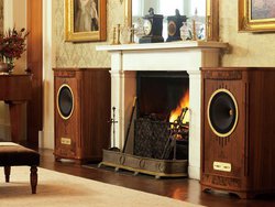 �G�\�e���b�N�A�~��TANNOY�L�����y�[���X�^�[�g�B�w���҂ɃX�y�V�����v���[���g