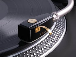 �I���g�t�H���A8N�������x�����̗p��MC�^�J�[�g���b�W�uSPU Ethos�v�B���E����500��