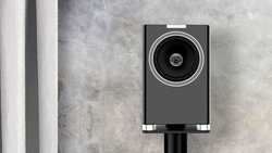 Fyne Audio�A150mm�a�����h���C�o�[���ڂ̃u�b�N�V�F���t�X�s�[�J�[�uF700�v