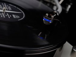 DS Audio�̐��i�����ݏo�L�����y�[���A�D�]�ɂ�4/1�ȍ~���p�����{