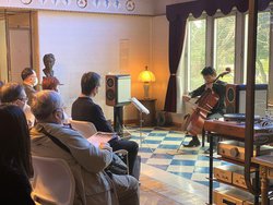 �����E��Ŏ��Y���₵���M�d��SP��LP�𒮂��T�����R���T�[�g���J�ÁB�����z������g�^���|�p�h�̖L�����ɐG���