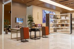 �}�[�N���r���\����JBL�̃I�[�f�B�I�̌��G���A���~�b�h�^�E������J�uLEXUS MEETS...�v���ɃI�[�v��