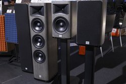 JBL�A�X�^�W�I���j�^�[�̋Z�p�������ꂽ�v���~�A���E�X�s�[�J�[�uHDI�V���[�Y�v